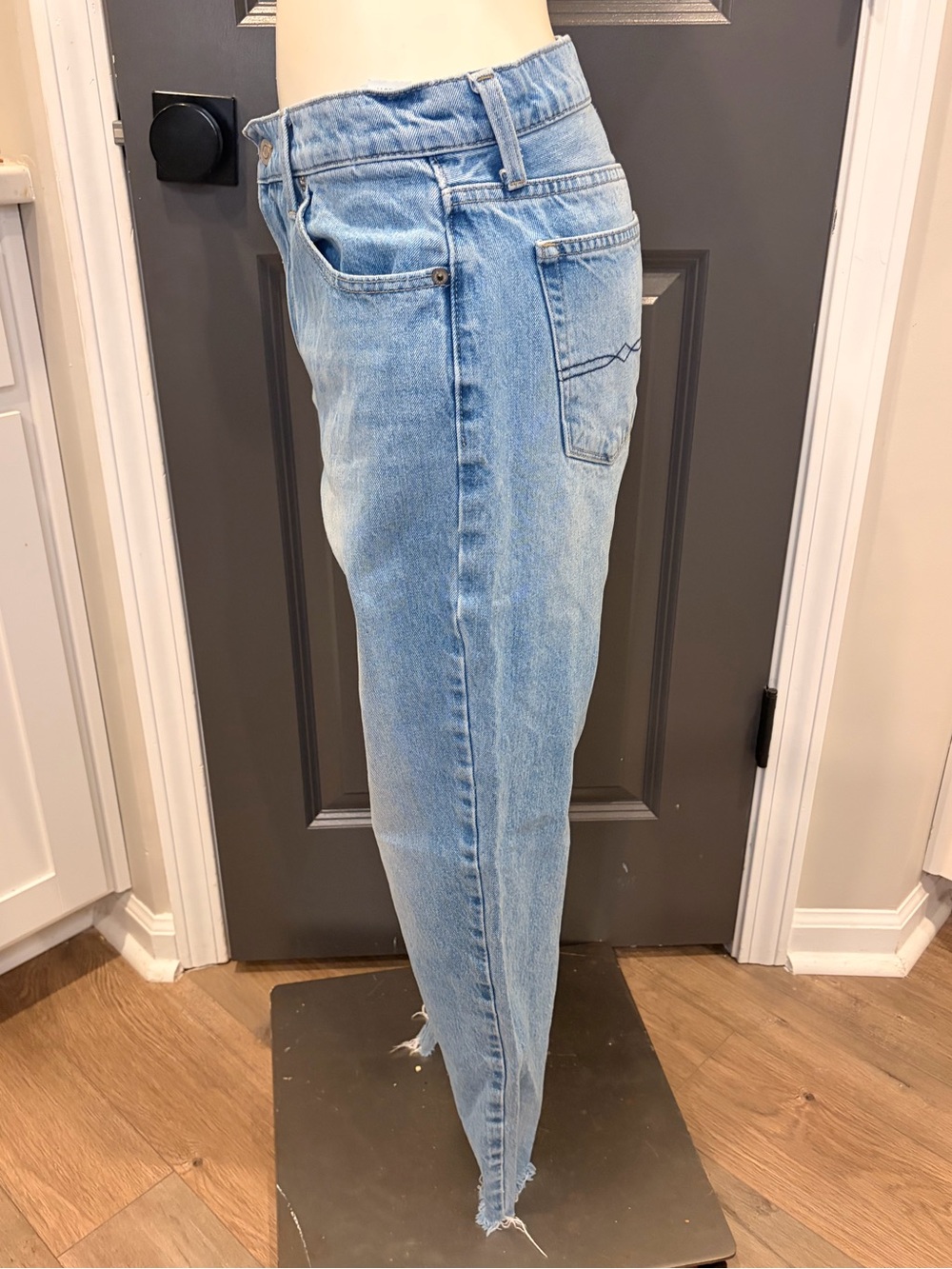 Lucky Brand High Rise Mom Drew Jeans Light Blue- size 6/28 Ankle - Picture 2 of 7